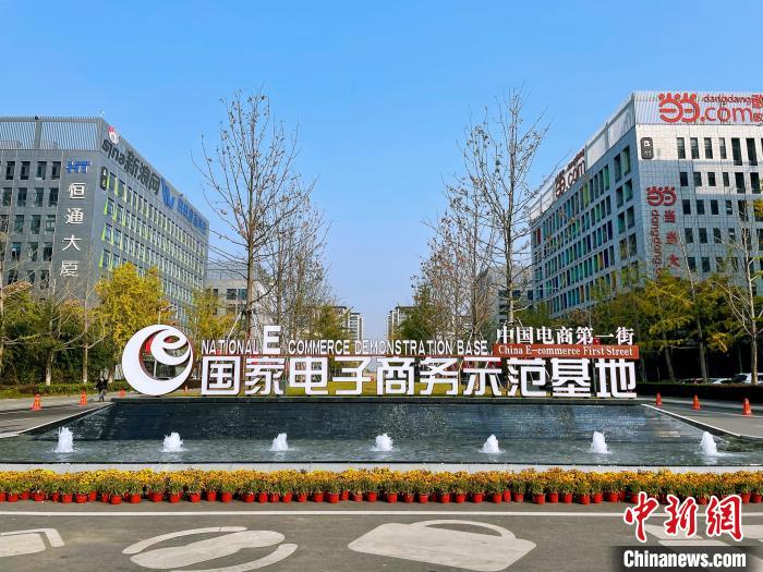 宿遷吸引了百度、小米、當(dāng)當(dāng)?shù)葦?shù)十家知名企業(yè)落戶?！∷捱w市委宣傳部供圖
