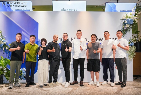 戰(zhàn)略合作伙伴及致辭嘉賓合影.jpg